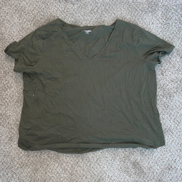 Old Navy V-Neck Everywhere Basic Tee - Picture 1 of 2
